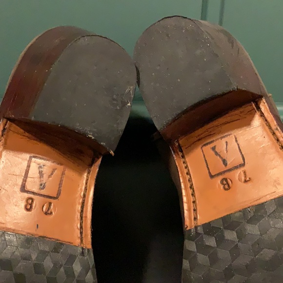 Cow hide brown leather ankle boot. 1 inch heel, super comfy. - Picture 7 of 9